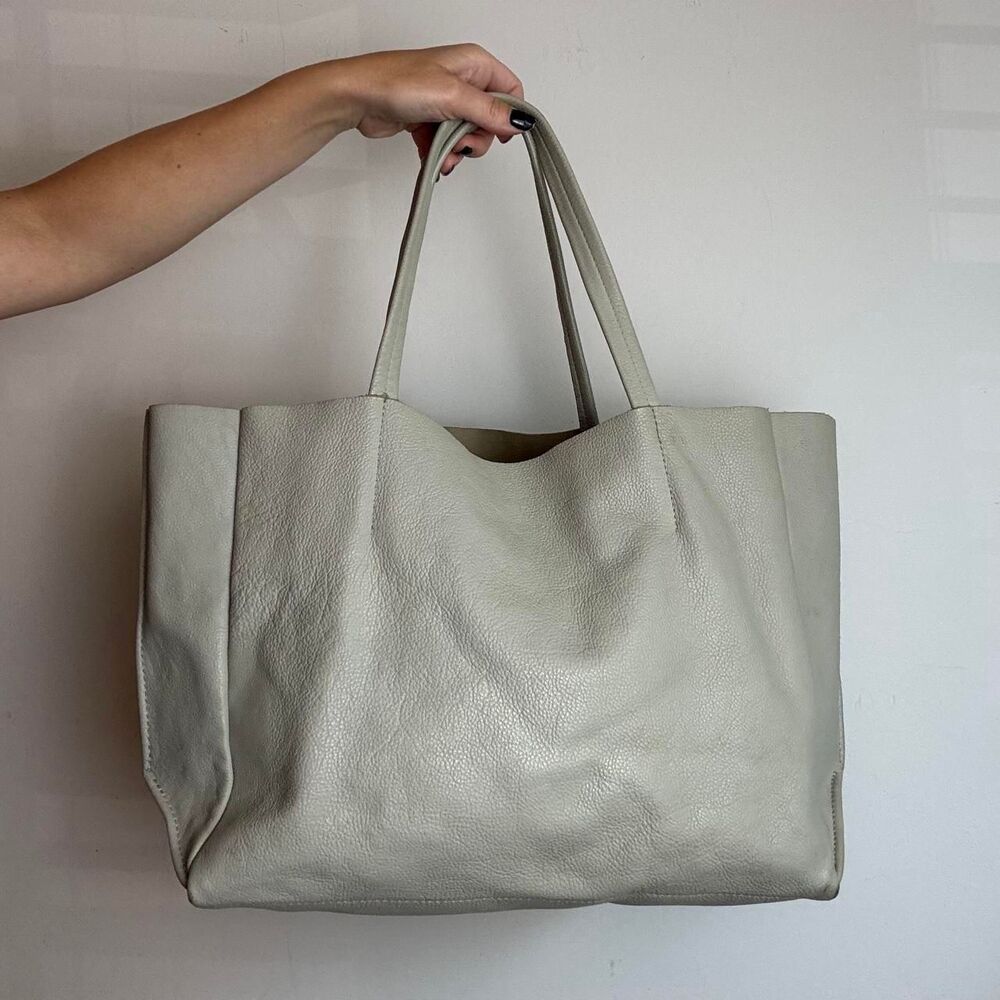 Ampersand As Apostrophe Cream leather tote bag with pebbled texture